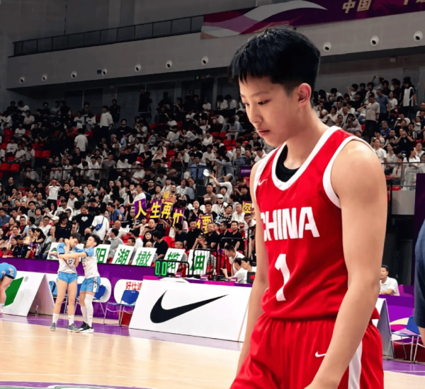 尊鼎配资 女篮新一届国家队挖潜力后卫！仅6分钟进攻拉满，宫鲁鸣多给机会