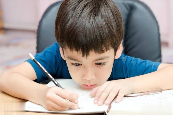 永隆配资 孩子学习不好或因感统差，1 - 4岁从“七感”启迪智能